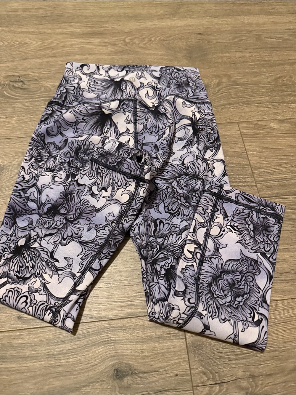 lululemon athletica Lavender and Black Floral Leggings size 4